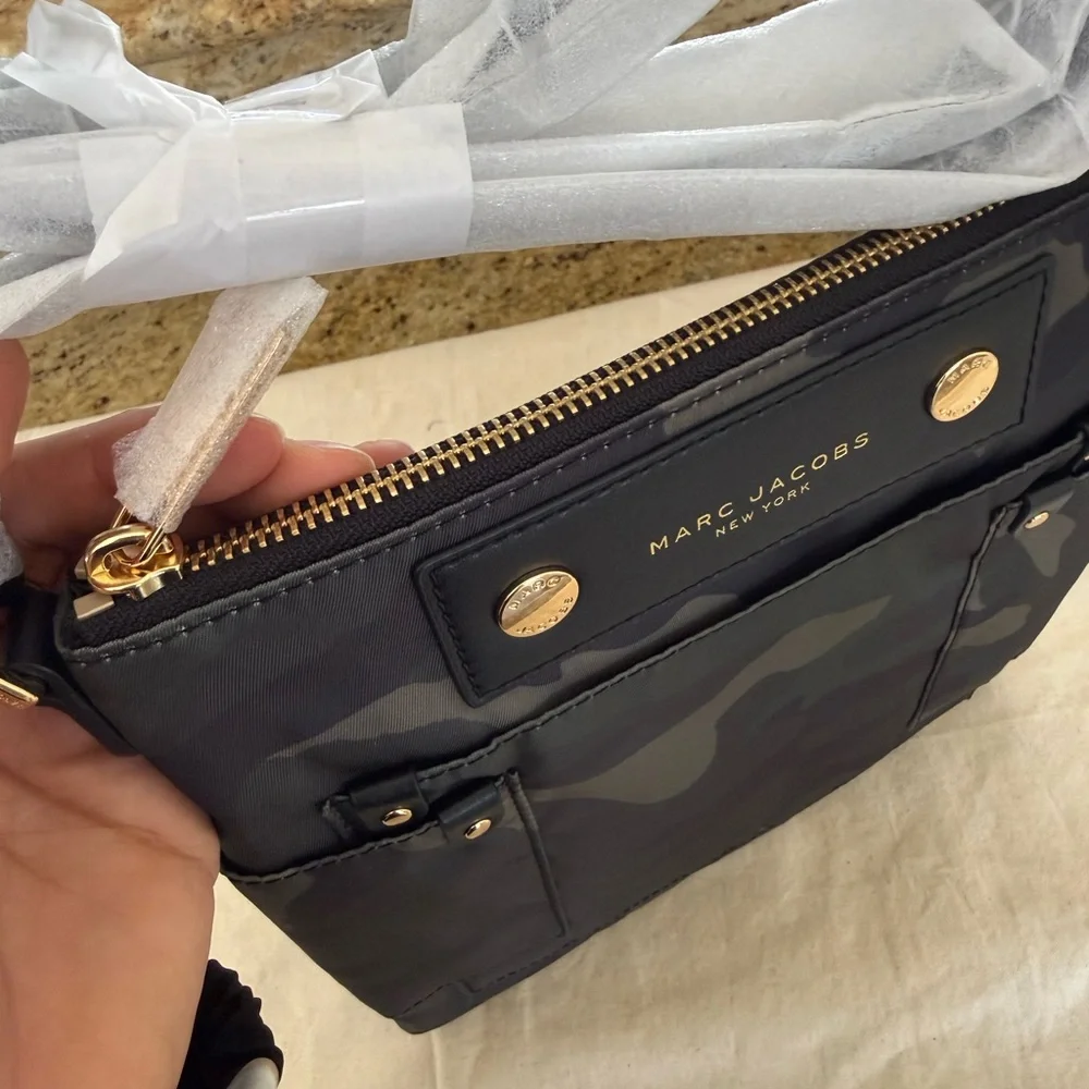 Marc Jacobs Preppy Swing Nylon Flat Crossbody Bag ~NWT~ Camo